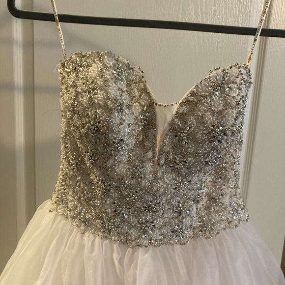 Sitters Midgley Haute Couture White Diamonds & a few pearls Wedding Dress size 6 - Picture 3 of 16